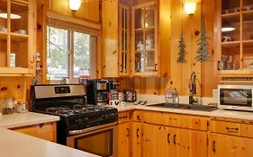 Cozy Cabin With Deck, 3 Mi To Big Trees State Park!